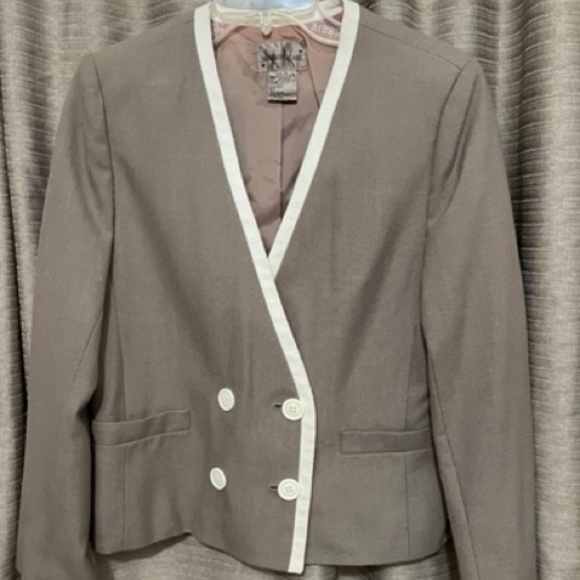 Sheridan Square Size 10 Beige Lined Double Breasted Jacket with Off-White Trim - Picture 1 of 3
